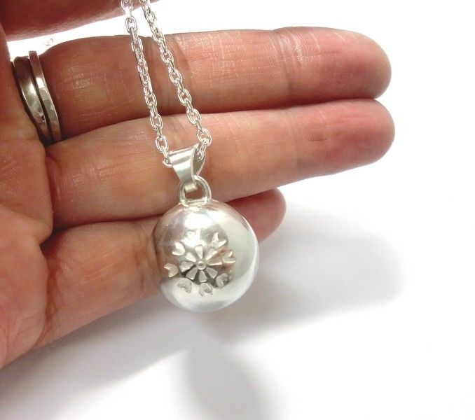 かすう工房 ヤモリ 【冬季限定】銀光雪華ネックレス