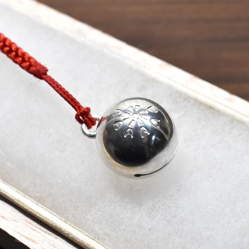 正斉(銘) 栗持ち鼠　金属製 鉄地丸形栗鼠図透鍔 京正阿弥 | 松風刀装店 antiques matsukaze