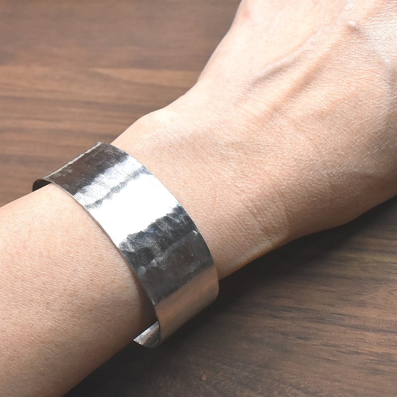 大ぶり 槌目模様 シルバーバングル 20mm幅 Sサイズ | シルバー