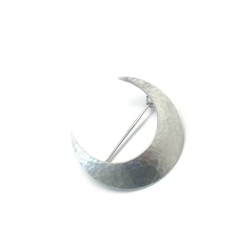 三日月の槌目模様 シルバーブローチ | シルバーアクセサリー工房アンク