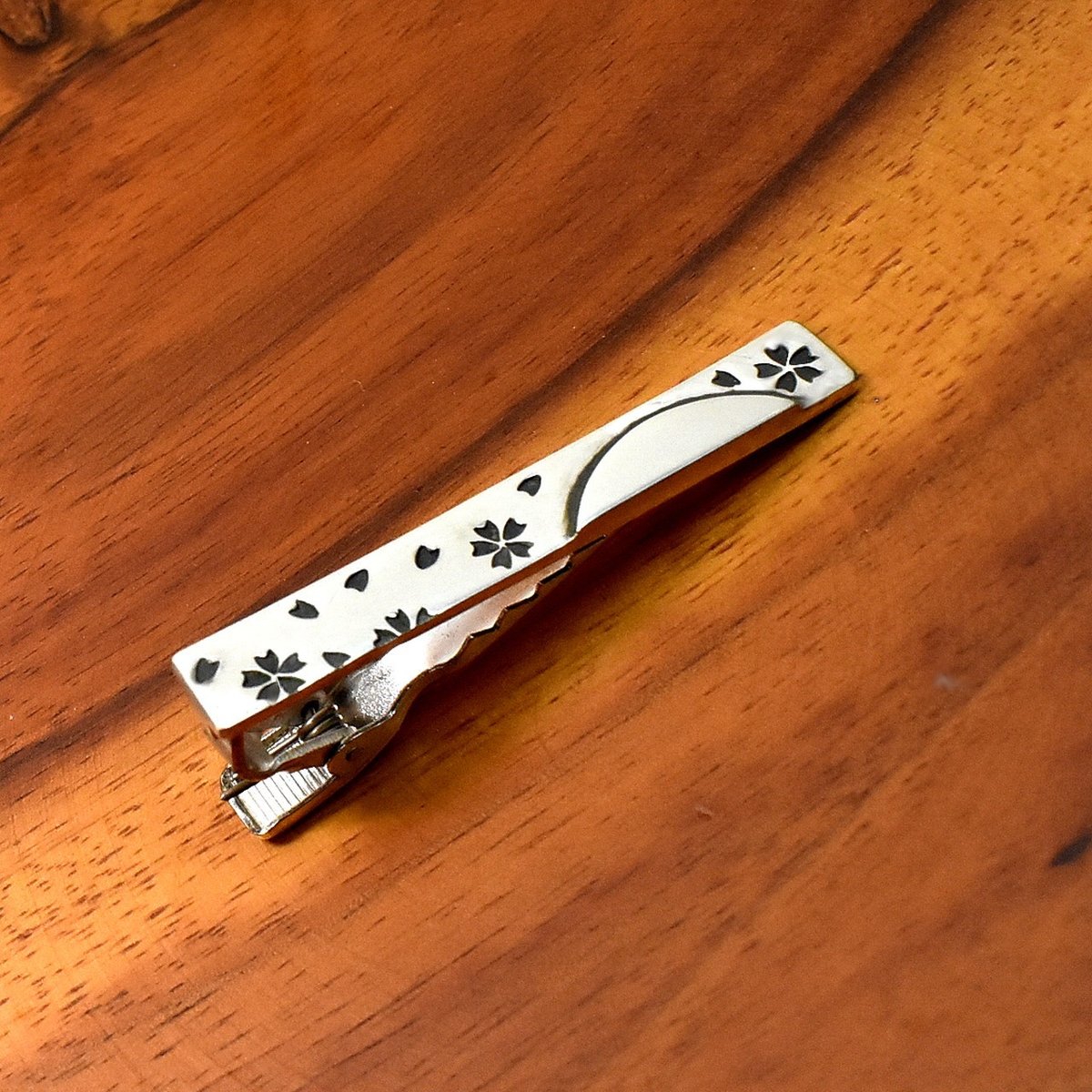 満月と桜 シルバーネクタイピン 燻し仕上げ | シルバーアクセサリー