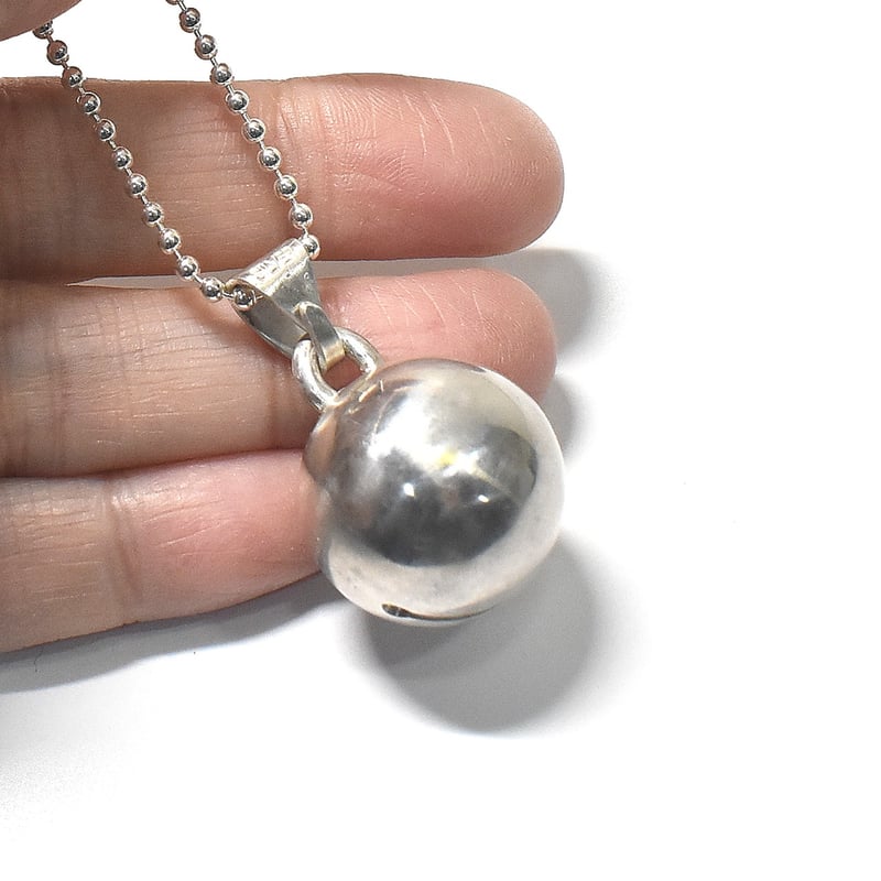 銀の鈴 ペンダントトップ 花の刻印模様 | シルバーアクセサリー工房アンク