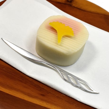 きれいな羽 銀の菓子楊枝 透かし模様