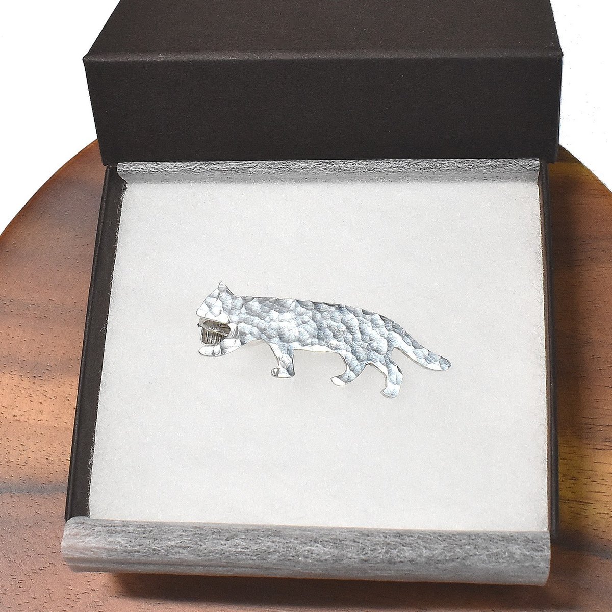 猫 シルエット 槌目模様 シルバーネクタイピン | シルバーアクセサリー