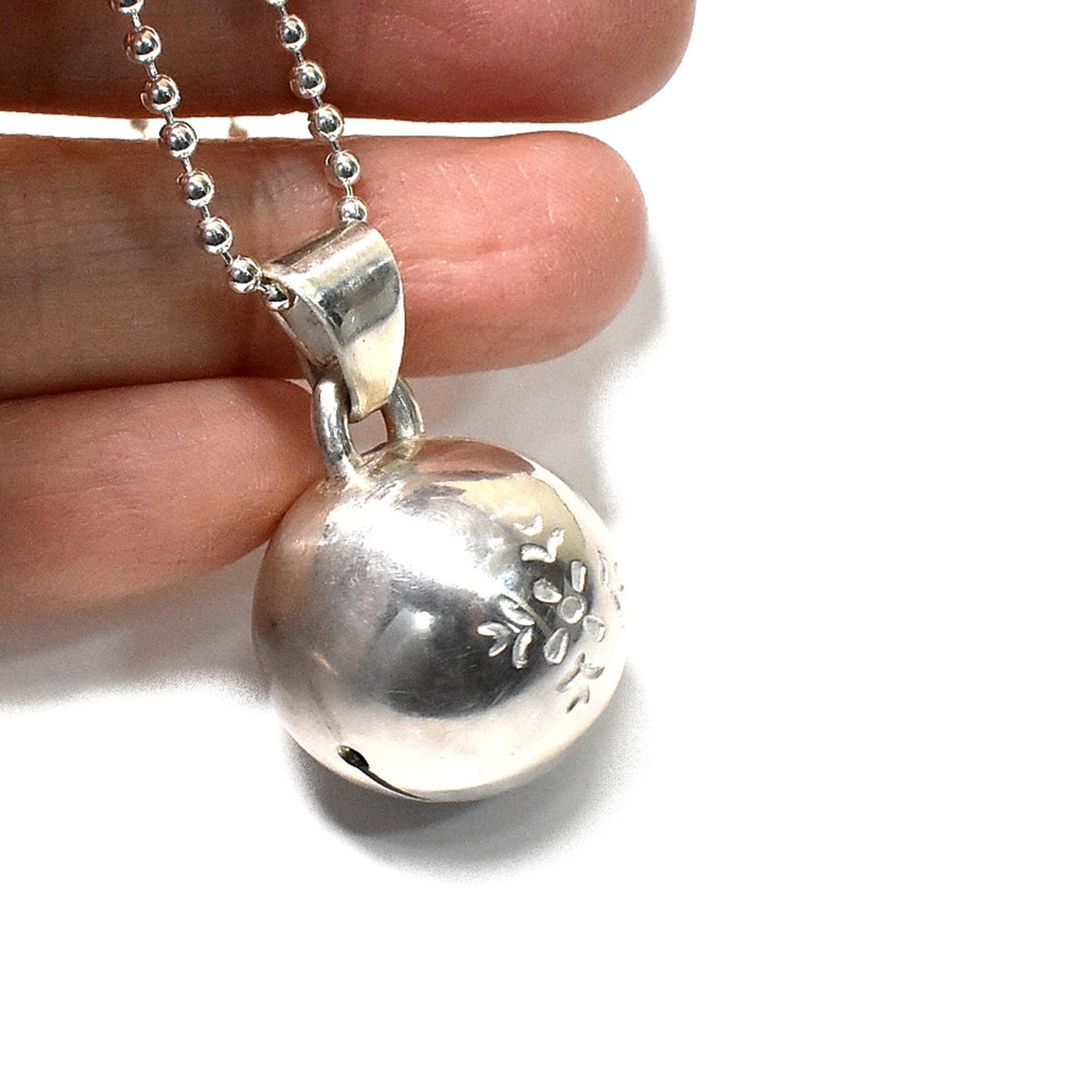 PM刻印 ネックレストップ 銀の鈴 ペンダントトップ 花の刻印模様 | シルバーアクセサリー工房アンク