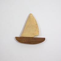 【Wood Jewel】【新品】フィンランド「ウッドジュエル」マーグネット "Sailboat（帆ボード）” 250701-077