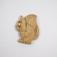 【Wood Jewel】【新品】フィンランド「ウッドジュエル」マグネット "Squirrel （リス）” 250701-151