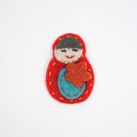 【Amica Felt】【新品】「アミカフェルト」"Russian Doll”ブローチ 250701-010