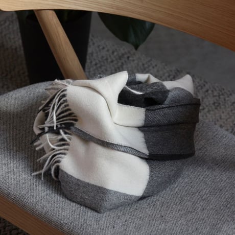【新品】Baby Alpaca ベビーアルパカ 100% ブランケット デンマーク　Danish Art Weaving社 ブラック／ホワイト　alpaca_78_12252018