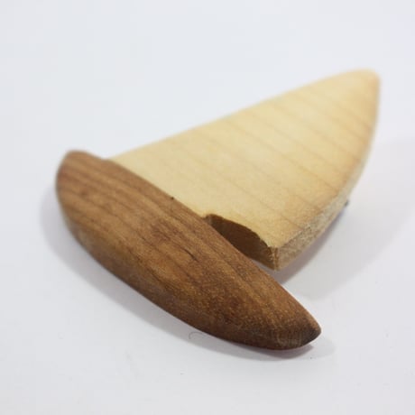 【Wood Jewel】【新品】フィンランド「ウッドジュエル」ブローチ "Sailboat（帆ボート）” 250701-043