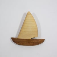 【Wood Jewel】【新品】フィンランド「ウッドジュエル」ブローチ "Sailboat（帆ボート）” 250701-043