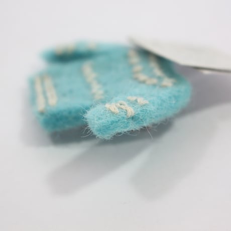 【Amica Felt】【新品】「アミカフェルト」"Clothes”ブローチ 250701-045