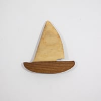 【Wood Jewel】【新品】フィンランド「ウッドジュエル」マーグネット "Sailboat（帆ボード）” 250701-074