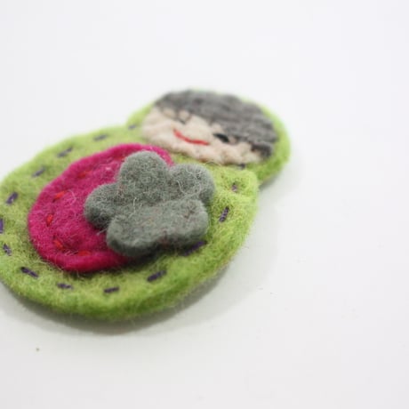 【Amica Felt】【新品】「アミカフェルト」"Russian Doll”ブローチ 250701-012