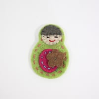 【Amica Felt】【新品】「アミカフェルト」"Russian Doll”ブローチ 250701-011