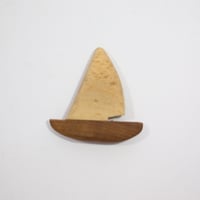 【Wood Jewel】【新品】フィンランド「ウッドジュエル」マーグネット "Sailboat（帆ボード）” 250701-064