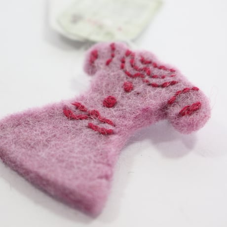 【Amica Felt】【新品】「アミカフェルト」"Clothes”ブローチ 250701-033