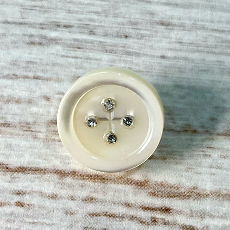 高瀬貝　貝ボタン　宝石のように輝くクリスタルガラス　穴無し　裏金属足　3個　SH2586