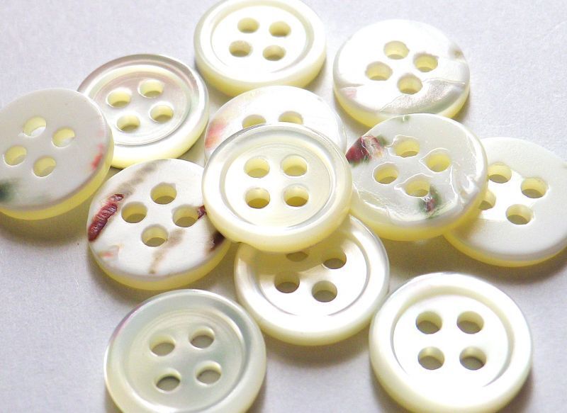 高瀬貝 貝ボタン 定番の17型 4穴 | 釦工房 natural-buttons