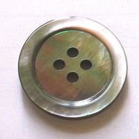 黒蝶貝　貝ボタン 定番の17型 4穴　SH-117