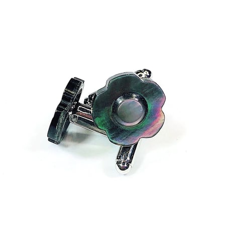 花型のカフリンクス 　カフスボタン　MOP 黒蝶貝