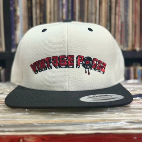 VINTAGE POSSE × Rum Artworks "AOI" snapback cap / White + Black × Red