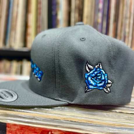 VINTAGE POSSE × Rum Artworks "AOI" snapback cap / Dark Gray × Blue