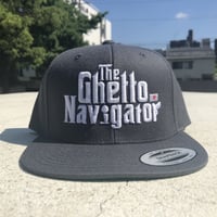 THE GHETTO NAVIGATOR snapback cap / Dark Gray × White