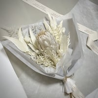 White bouquet (プロテア)