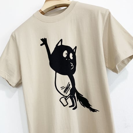 〔2023年3月15日から順次発送〕河童の三平 金づちたぬき T-Shirts  Color  ベージュ