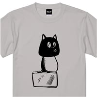 〔2026年6月6日から順次発送〕河童の三平 カバン持ちタヌキ T-Shirts Color  ライトグレー