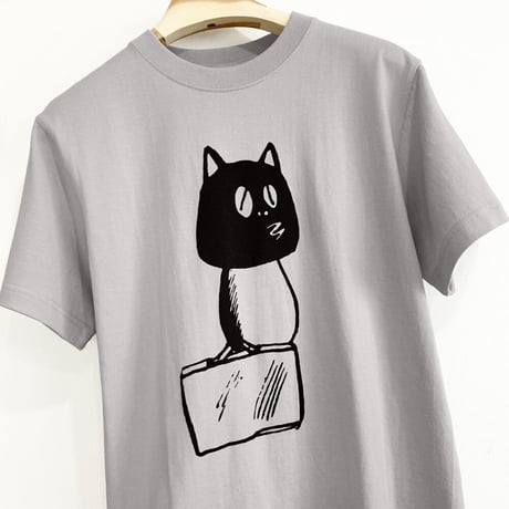 〔2026年6月6日から順次発送〕河童の三平 カバン持ちタヌキ T-Shirts Color  ライトグレー