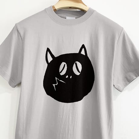 〔2025年7月15日から順次発送〕河童の三平 たぬき顔 T-Shirts Color  ライトグレー