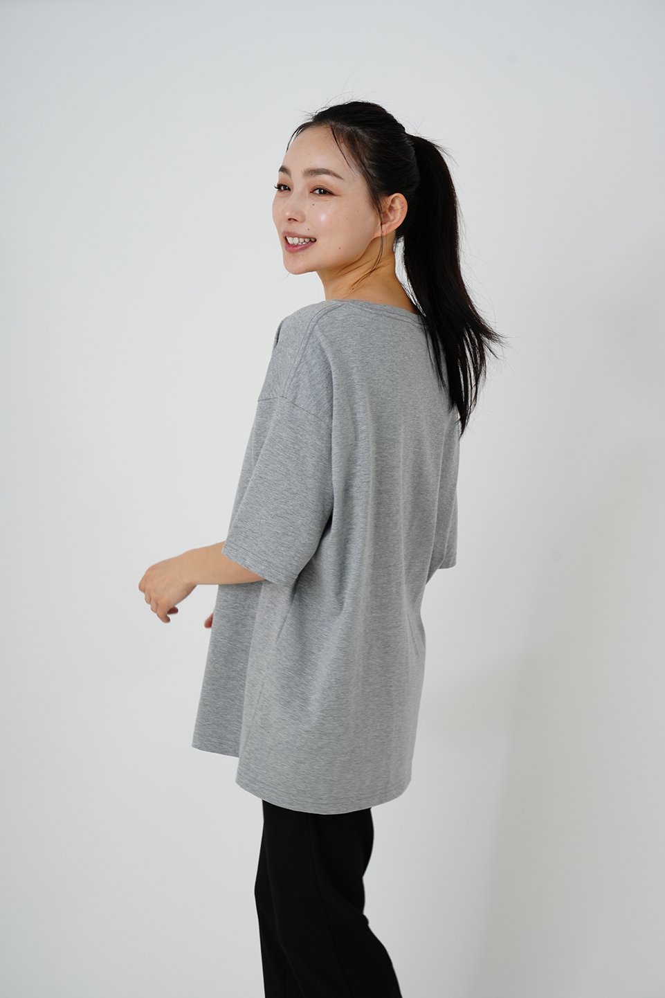 首ゆる、肩おちのゆったりリラックス大人Tシャツ_グレー | JUNKAPPLE