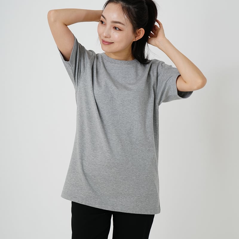 ちょいゆる首まわり、すっきりシルエットの大人Tシャツ_グレー
