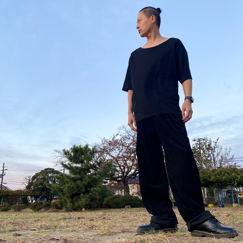 首ゆる、肩おちのゆったりリラックス大人Tシャツ_ブラック | JUNKAPPLE