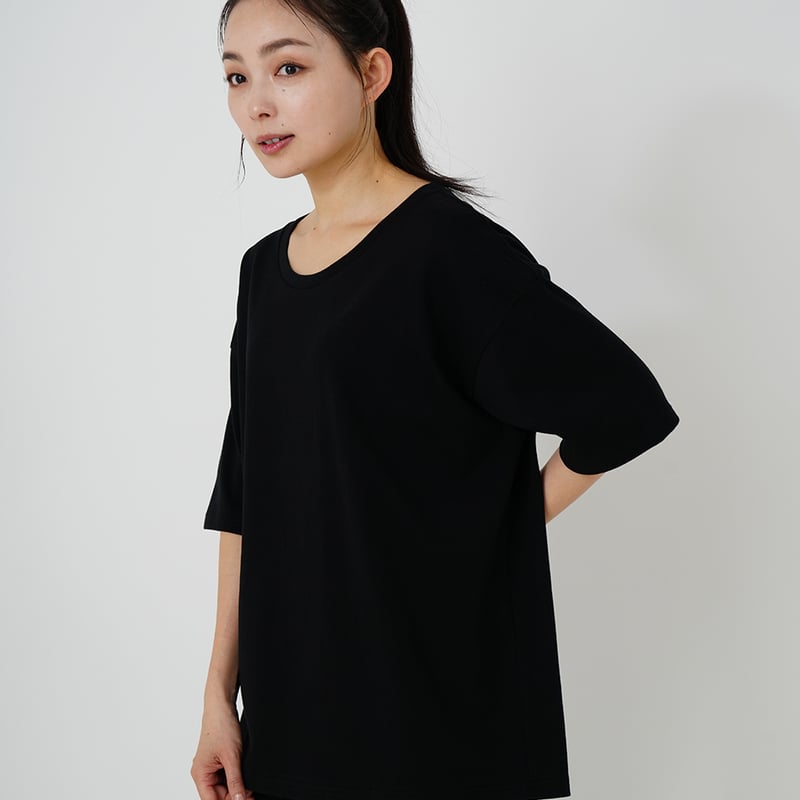 首ゆる、肩おちのゆったりリラックス大人Tシャツ_ブラック | JUNKAPPLE