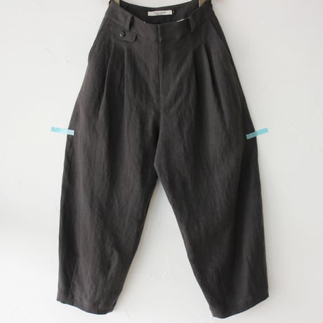 **2026s/s分到着** atelier naruse アトリエナルセ　リネンコクーンダーツパンツ　linen cocoon darts pants　#ベイジュ、チャコール