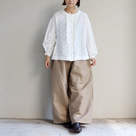 MAGALI マガリ　コットンスノードットフリルブラウス　#ホワイト、ブラック
