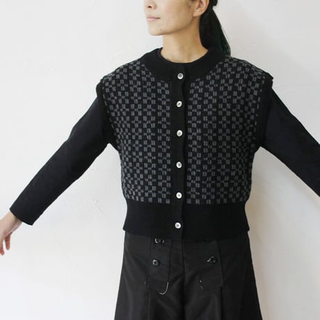 **再入荷** homspun ホームスパン　メリノウール前開きベスト　#アイボリーｘブルー、ブラックｘチャコール