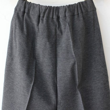 TRAVAIL MANUEL トラバイユマニュアル　ミラノリブピンタックパンツ　#チャコールグレー、ブラック
