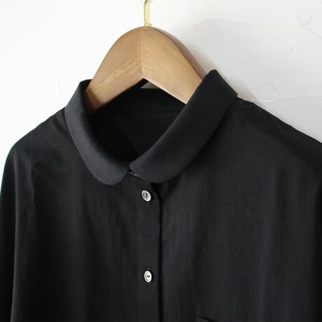 **またまた再入荷**Linenya リネンヤ　高密度サテン長袖丸襟ブラウス　#black