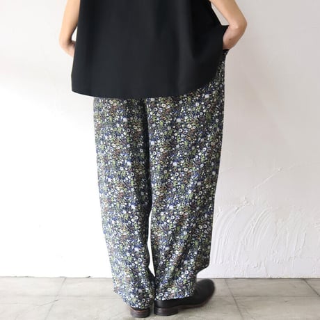 TRAVAIL MANUEL トラバイユマニュアル　フラワープリントイージーパンツ　#ネイビー