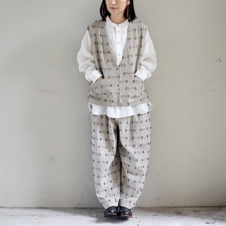 ARTE POVERA アルテポーヴェラ　インドジャガードVベスト　#サンドベージュ、ブラック