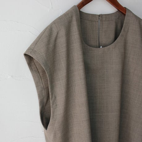 **またまた再入荷** homspun ホームスパン　ウールトロピカルクロスノースリーブブラウス　#チャコール、ネイビー　【送料無料】