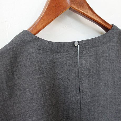 **またまた再入荷** homspun ホームスパン　ウールトロピカルクロスノースリーブブラウス　#チャコール、ネイビー　【送料無料】