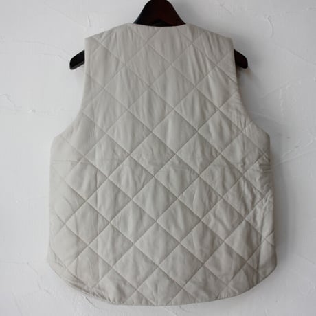 **再入荷**maomade マオメイド　圧縮ウール×タフタ中綿キルトベスト　#キナリ、ブラック
