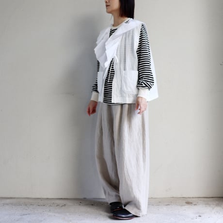 ARTE POVERA アルテポーヴェラ　リネン＆コットンMIXギャザーカラーベスト　#ブラック、ホワイト