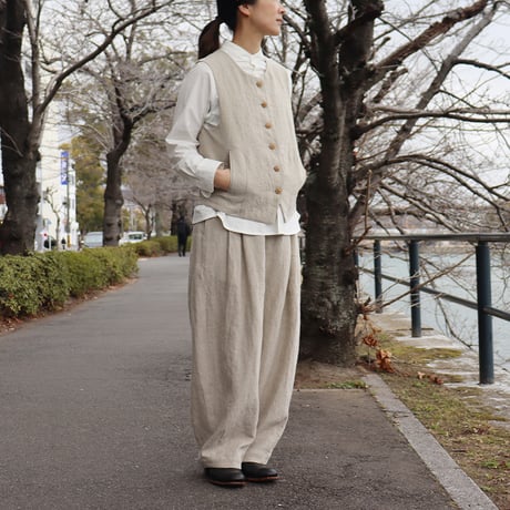 **またまた再入荷** atelier naruse アトリエナルセ　linen vest　リネンベスト　#ベイジュ、チャコール
