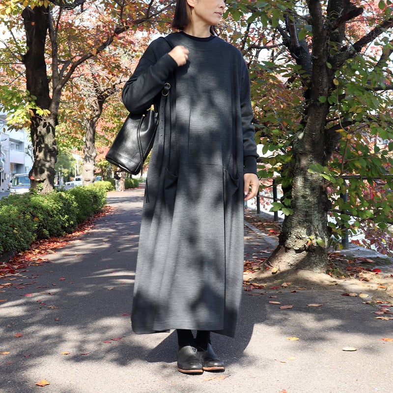 アトリエナルセ●コットンテントラインワンピース●チャコールグレー cotton TENT-LINE one-piece / charcoal - atelier naruse｜Online